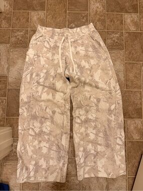 Hollister Women’s Camo Sweatpants